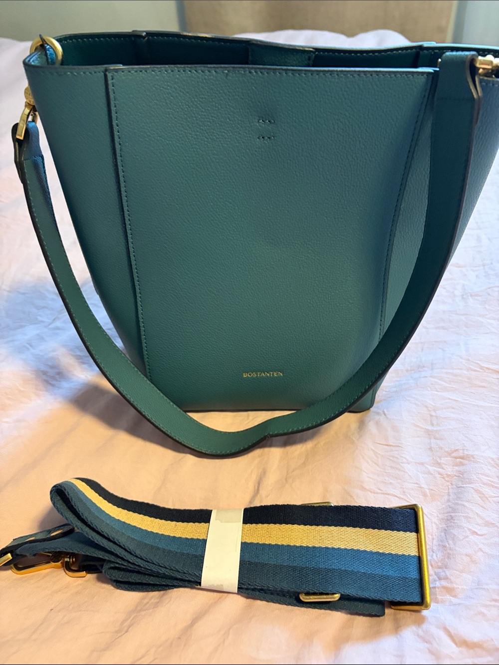 Bostanten Teal bucket bag
